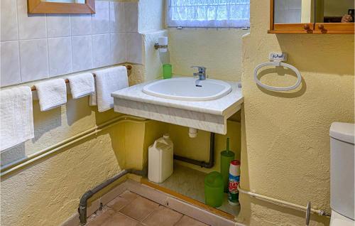Vannas istaba, Amazing Home In Saint Martin Le Mault in Saint-Martin-le-Mault