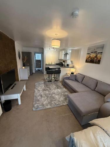 1st floor studio flat in Crawley! Close to Gatwick 2