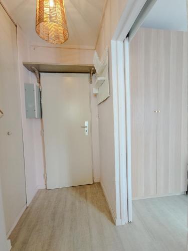 Studio 50m tram parking gratuit 13min gare in Celleneuve