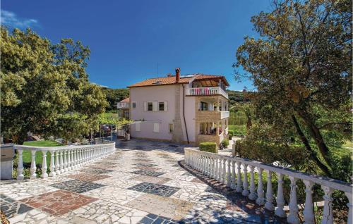 Lovely Apartment In Kampor With Kitchen