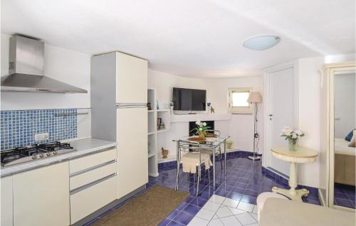 virtuve, Amazing Home With Pool in Nočera Terinēze