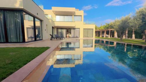 villa white villa white