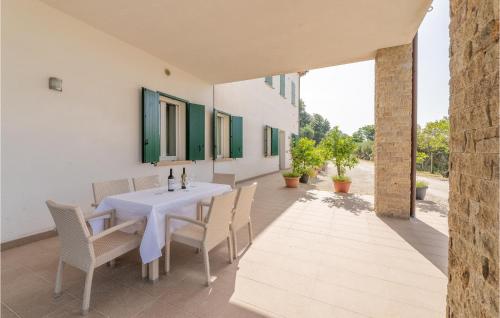 Viesnīcas āriene, Gorgeous Apartment In Valnogaredo Pd in Cinto Euganeo