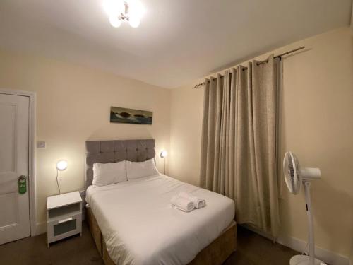 The Oval House - image 6