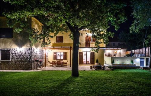 Viesnīcas āriene, Stunning Home In Dicmo in Bisko
