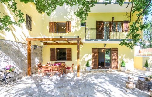 Viesnīcas āriene, Stunning Home In Dicmo in Bisko