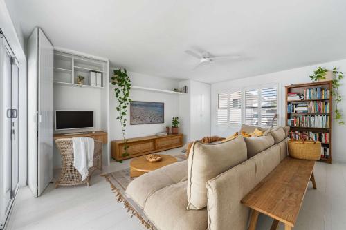 Casa Curlew by Sojourn Stays - Burleigh Resort Living in Burleigh Waters