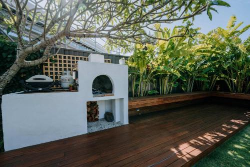 Casa Curlew by Sojourn Stays - Burleigh Resort Living in Burleigh Waters