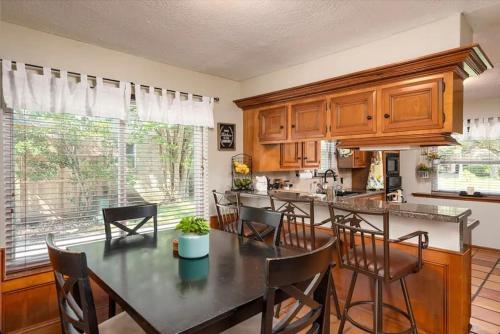 Relax and Refresh Private Pool! in Klein