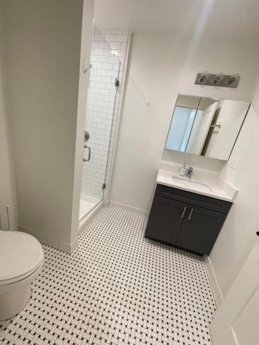 Stylish Shared Condo Minutes from Downtown Chicago, 1Bedroom and Shared access in Chicago, USA