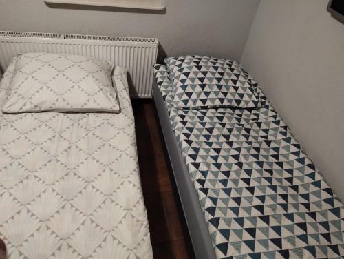 2 twin beds, 1 sofa bed