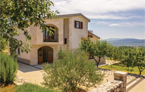 Фасада на хотела, Holiday Home Imotski With Outdoor Swimming Pool 320 in Donji Vinjani