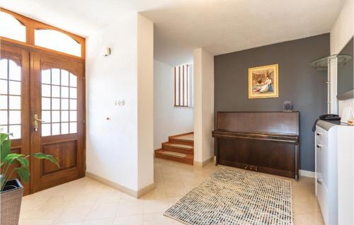 Фасада на хотела, Holiday Home Imotski With Outdoor Swimming Pool 320 in Donji Vinjani
