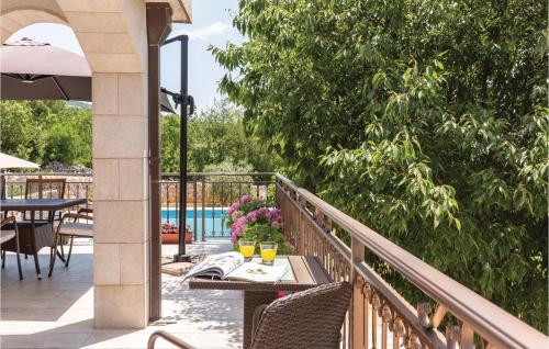 Плувен басейн, Holiday Home Imotski With Outdoor Swimming Pool 320 in Donji Vinjani
