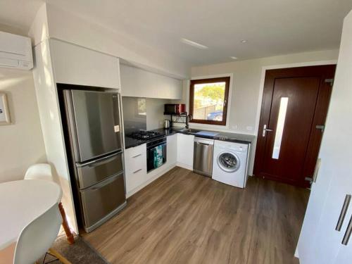 Stunning sea, city & mountain views, 2 bedroom home, free parking, in brand new condition in Mount Pleasant