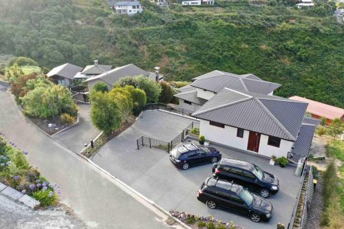 Stunning sea, city & mountain views, 2 bedroom home, free parking, in brand new condition in Mount Pleasant