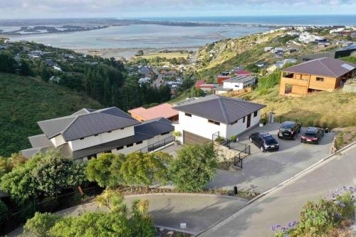 Stunning sea, city & mountain views, 2 bedroom home, free parking, in brand new condition in Mount Pleasant