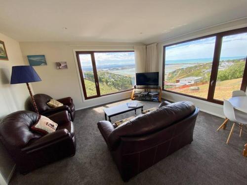 Stunning sea, city & mountain views, 2 bedroom home, free parking, in brand new condition in Mount Pleasant