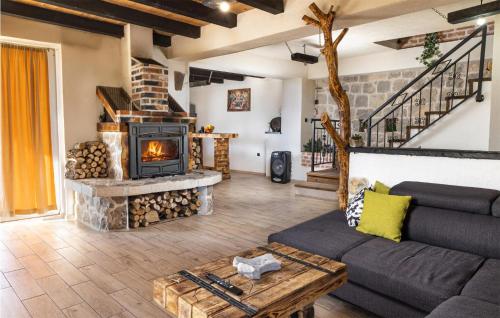 Luxurious Home In Blaca in Blaca