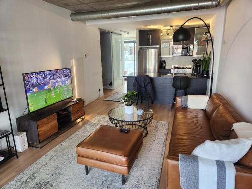 Beautiful 2 Bedroom Loft Apartment