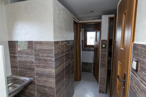 Basic Single Room with Shared Bathroom