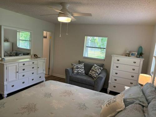 Pet Friendly Home near New Smyrna Beach! in Edgewater, USA