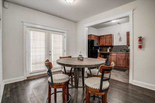 Oasis Midtown KC- 2 Bedroom Apt in Kansas City, USA