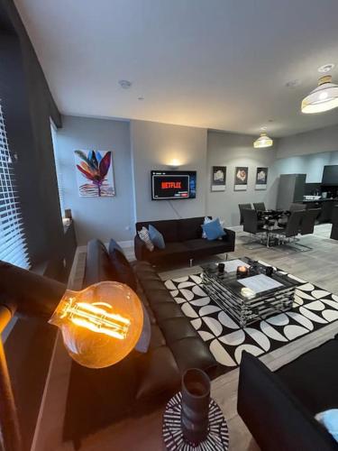 Luxury 2 Bed City Centre Duplex with High Ceilings