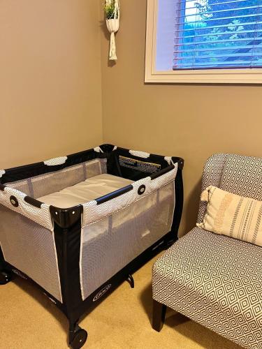 Private 2 bedrooms suite Near Hwy 1, Coliseum , Heritage Park, Fishing in Chilliwack, Canada