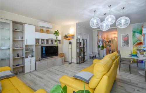 Beautiful Home In Marotta With Kitchen gîte à louer Marotta