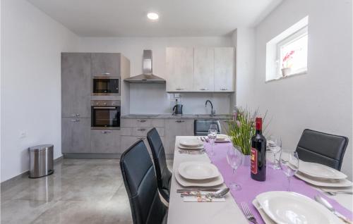 virtuve, Awesome Apartment In Gornje Rastane in Gorica