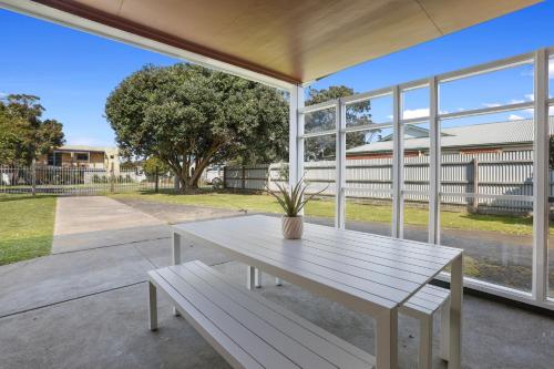 Lady Di - Stylish Beach Shack