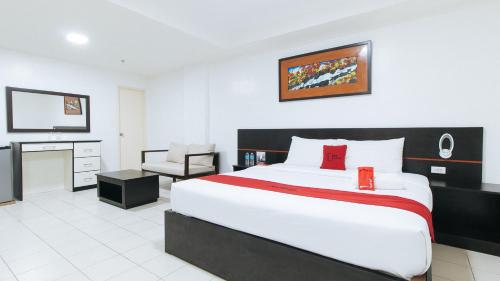 RedDoorz Plus at Evangelista Street Makati, Manila