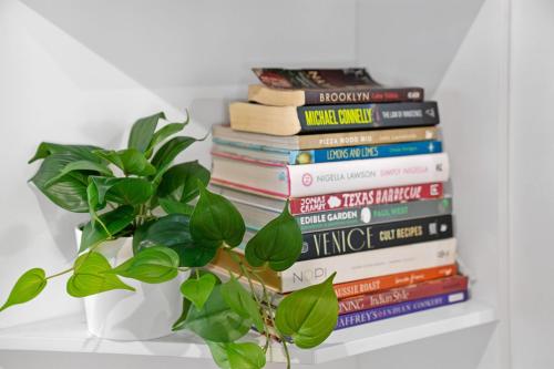 Driftwood Beach House at Rainbow Beach with Pool Aircon Wifi