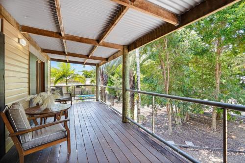 Driftwood Beach House at Rainbow Beach with Pool Aircon Wifi