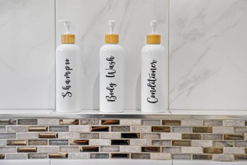 Driftwood Beach House at Rainbow Beach with Pool Aircon Wifi