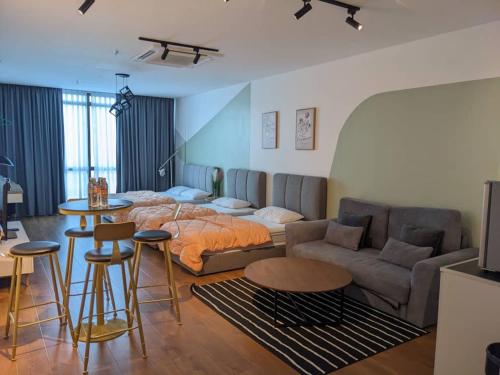 SUMMER SUITES APARTMENT-The Summer Shopping Mall in Samarahan