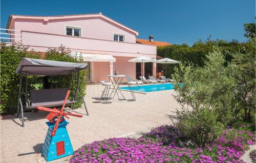 Peldbaseins, Awesome Home In Porec in Kadumi