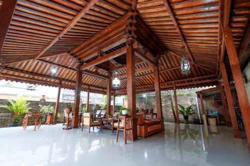 Omah Ralin Family Homestay with Spacious Joglo House, Bantul