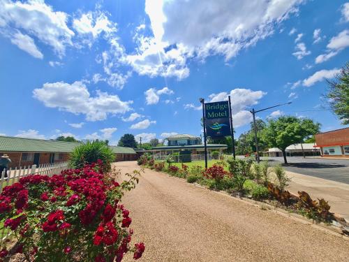 Exterior view of Bridge Motel Wellington