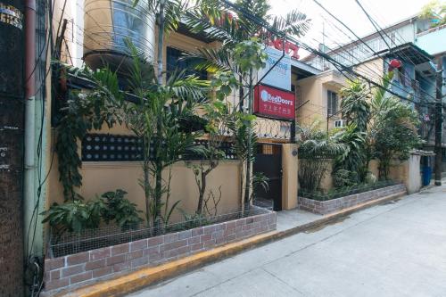 RedDoorz near PNR Espana Station, Manila (fotografie 7)