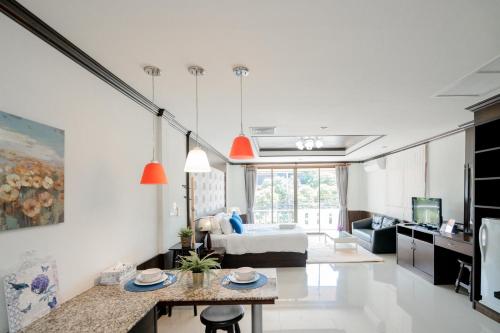 Shared lounge/TV area, The Panwa Guesthouse near Mai Thon Island