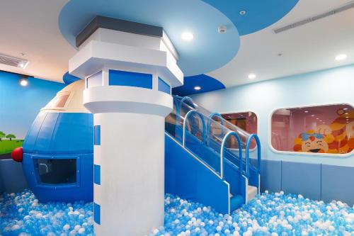 Holiday Garden Hotel SKM Park in Cianjhen District