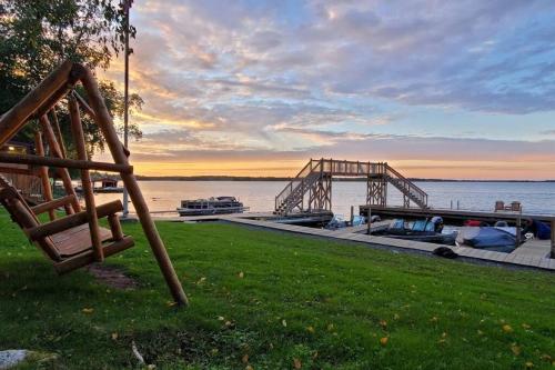Exterior view, Lakeside 2 Bedroom Wolfs Den Cabin On Kab in International Falls (MN)