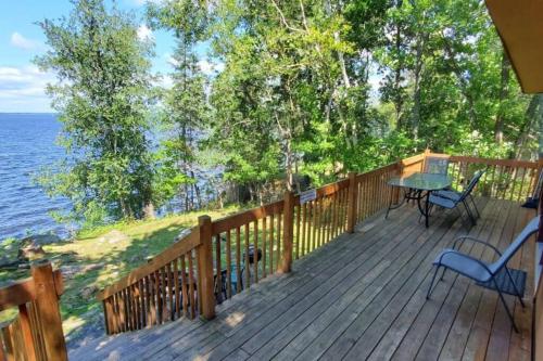 Exterior view, Lakeside 2 Bedroom Wolfs Den Cabin On Kab in International Falls (MN)