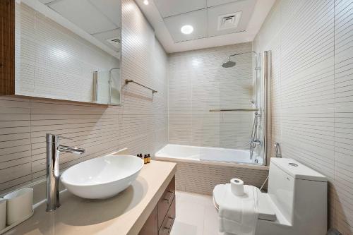 Silkhaus Vacation Homes New and Stylish 2BR in Dubai Marina - image 5