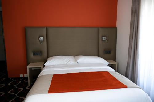 2 double beds
