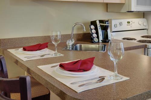 Pomeroy Inn and Suites Grimshaw