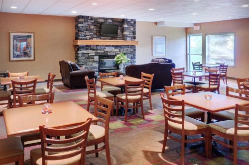 Pomeroy Inn & Suites Fort St. John