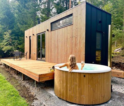 Freyja Summer Forest Retreat Cabin with Private Outdoor Tub and Lakeside Views